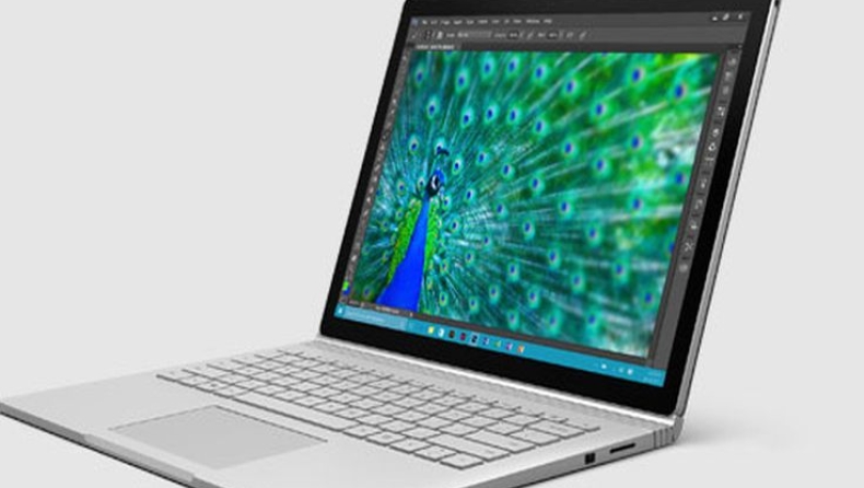 Έφτασε το πρώτο laptop από τη Microsoft