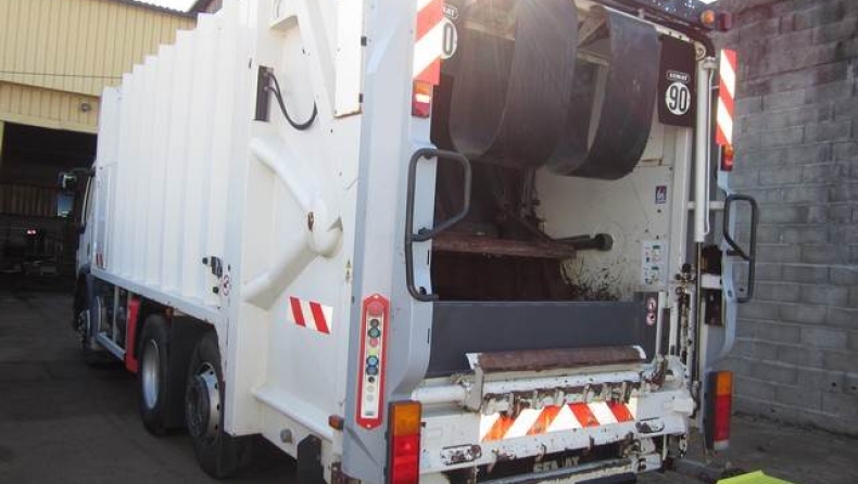 «Μαύρη» εργασία τεράστιων διαστάσεων σε δήμους