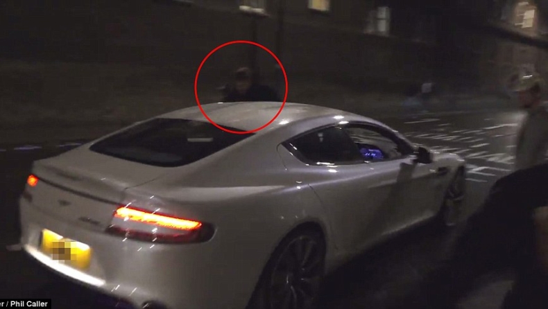 Aston Martin εναντίον διαδηλωτών (video)