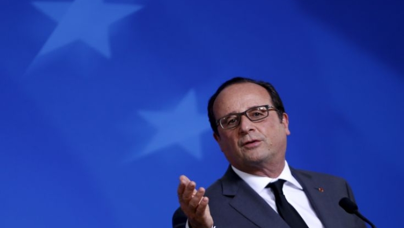 Ολάντ: Η χώρα είναι σε κατάσταση πολέμου με την τρομοκρατία