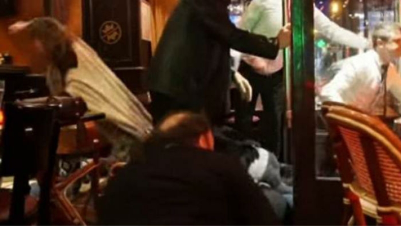 Πανικός σε εστιατόριο στο Παρίσι από λάθος συναγερμό (vid)