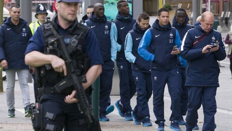 Συνοδεία... ένοπλων αστυνομικών η βόλτα των Γάλλων στο «Γουέμπλεϊ»! (pics)