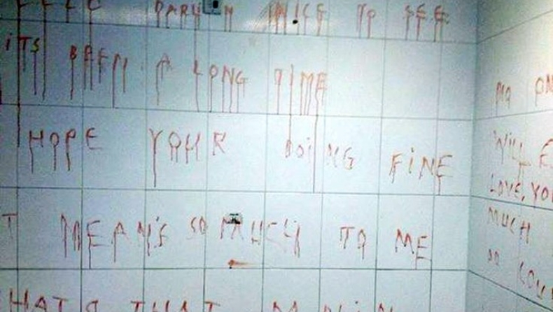 Τρομακτικό μήνυμα γραμμένο με αίμα σε σταθμό λεωφορείων (pics)