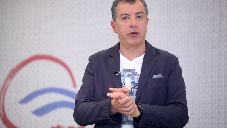 Θεοδωράκης: «Απόψε είμαστε όλοι Γάλλοι»