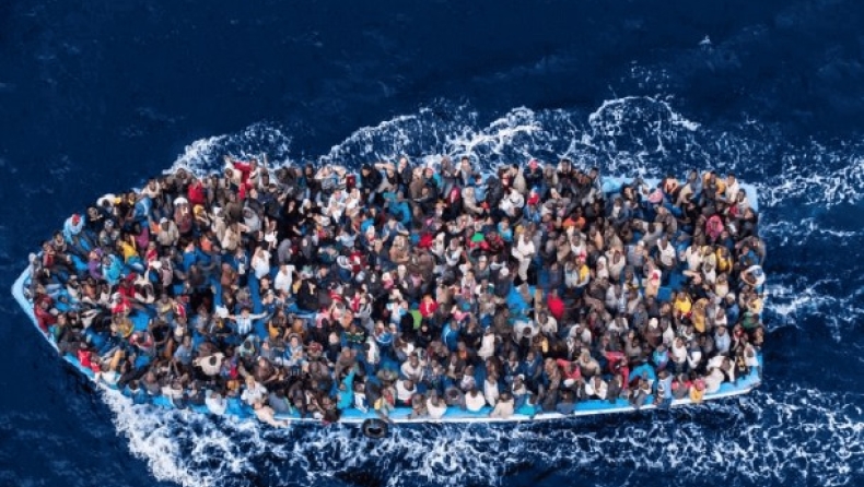 More than 7,000 refugees arrive in Piraeus on Sunda