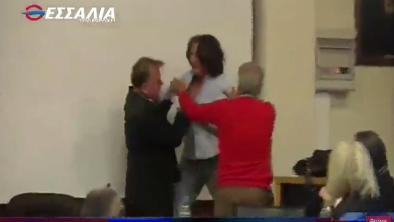 Ξύλο και των… γονέων στο δημοτικό συμβούλιο του Βόλου (vid)
