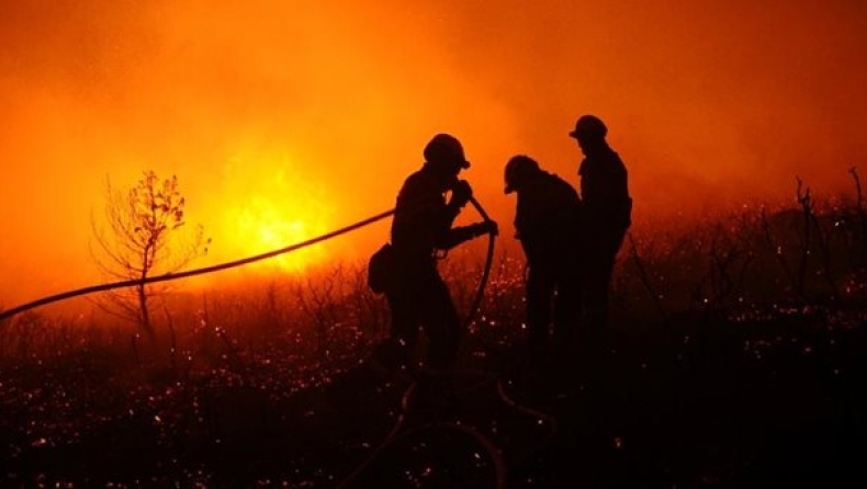 Εκατό πυρκαγιές καίνε τη βόρειοδυτική Ισπανία