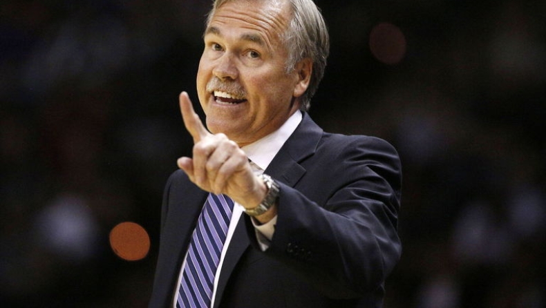 Στους Σίξερς ο Ντ'Αντόνι