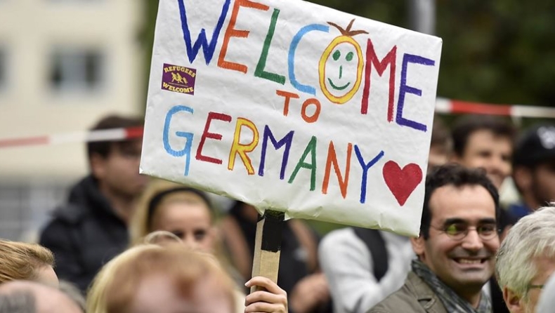 Πρόθυμοι να βοηθήσουν τους πρόσφυγες οι περισσότεροι Γερμανοί