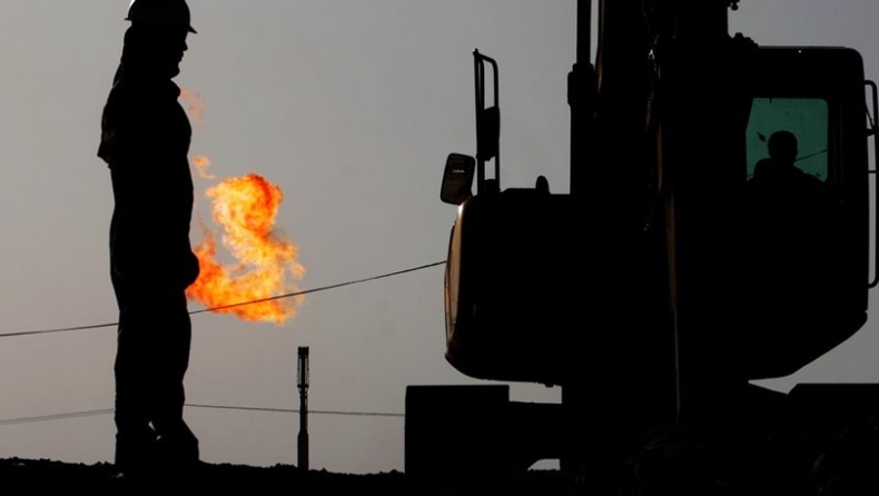Η Moody's μείωσε κατά 10 δολάρια τις προβλέψεις της για την τιμή του πετρελαίου