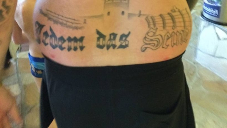 Γερμανός ακροδεξιός φυλακίστηκε για ναζιστικό τατουάζ που έχει στην πλάτη