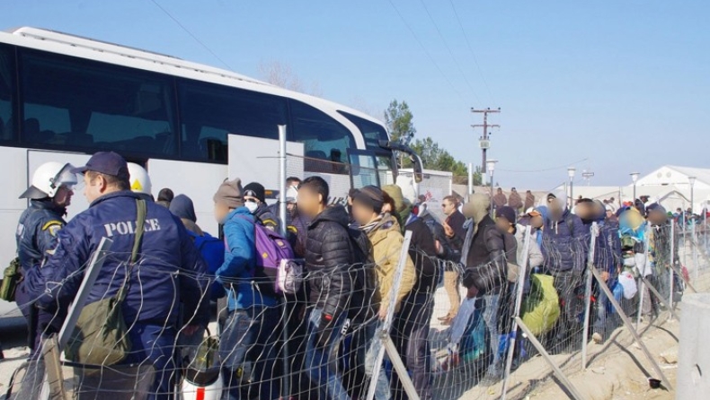 Ολοκληρώθηκε η μεταφορά μεταναστών από την Ειδομένη (vid&pics)