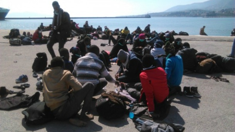Convoy of 29 coaches carrying 1,500 migrants heading to Athens from Idomeni, police say