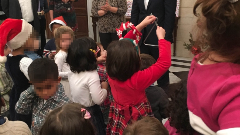 Πιτσιρικάς στο Μαξίμου ρωτάει τον Τσίπρα «πώς σε λένε εσένα;» (pics)