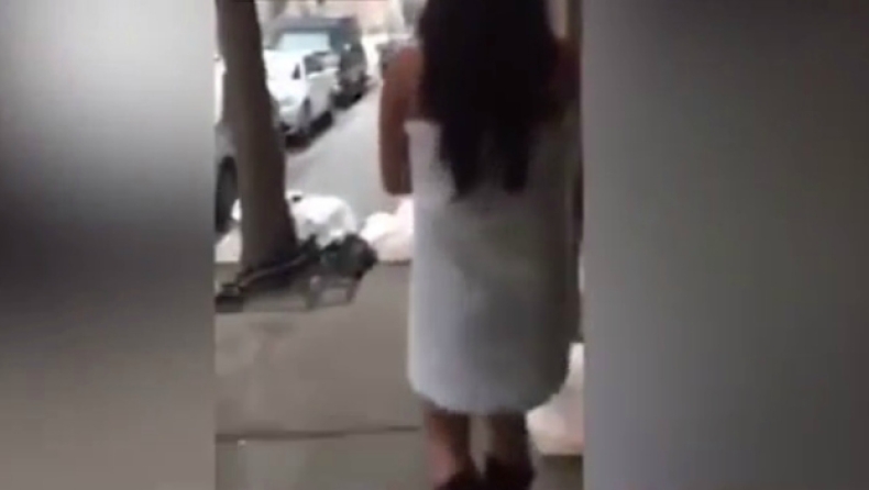 Ανάγκασε τη γυναίκα του να βγει γυμνή στους δρόμους της Νέας Υόρκης (vid)