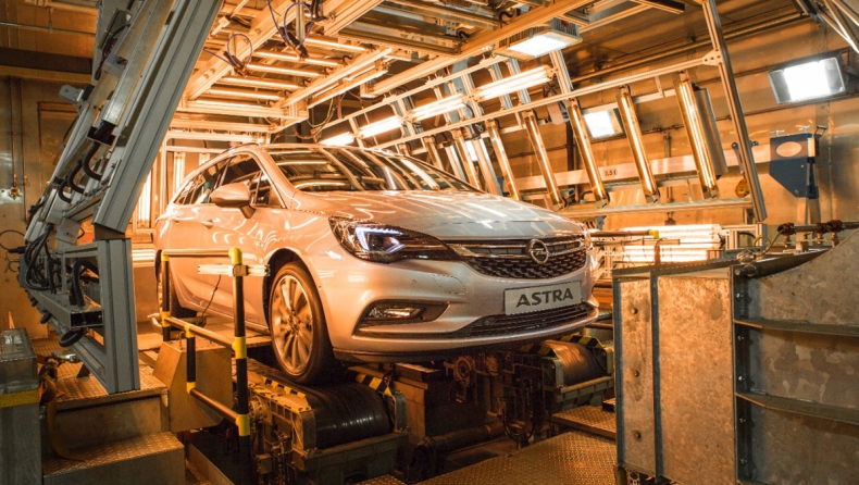 «Ψήνεται» το νέο Opel Astra Sports Tourer