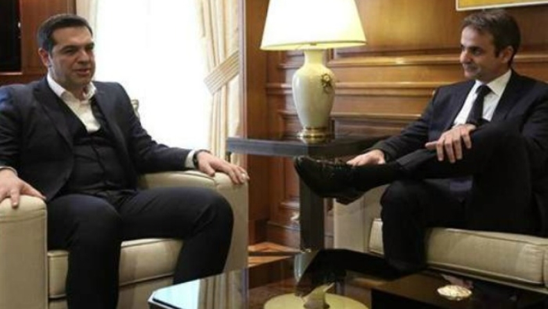 Εξαλλη η ΝΔ με τις διαρροές του Μαξίμου για τη συνάντηση με τον Κυριάκο Μητσοτάκη