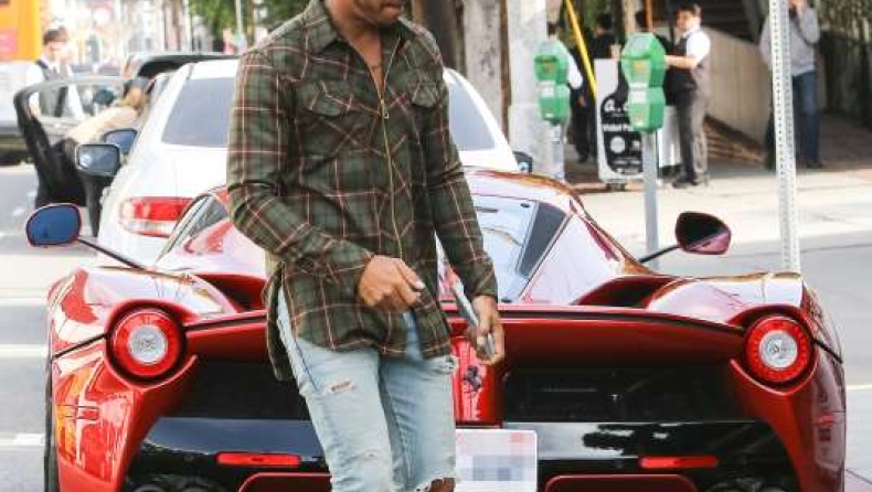 Ο Χάμιλτον οδηγεί Ferrari! (pics)