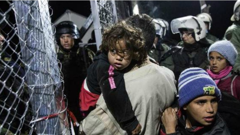 Le Monde: Η Κομισιόν εξετάζει αύριο την «έξωση» της Ελλάδας από τη Σένγκεν