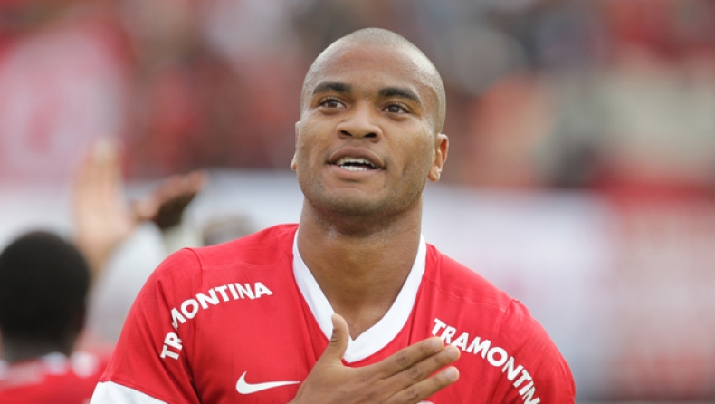 Στα γραφεία και μετά για εξετάσεις ο Μολέδο