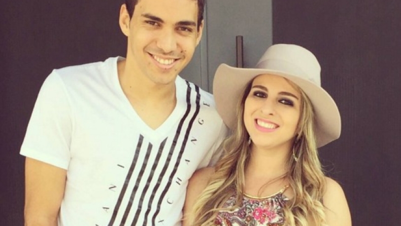 Η όμορφη σύντροφος του Κάρλος Εντουάρντο (pics)