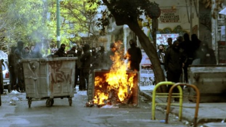 Ερευνα σε αντιεξουσιαστές για εμπρηστικές επιθέσεις στα Εξάρχεια