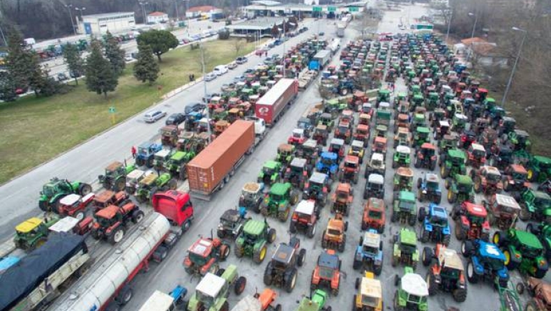 Αγροτικά μπλόκα: 12ωροι αποκλεισμοί σήμερα, 24ωροι αύριο