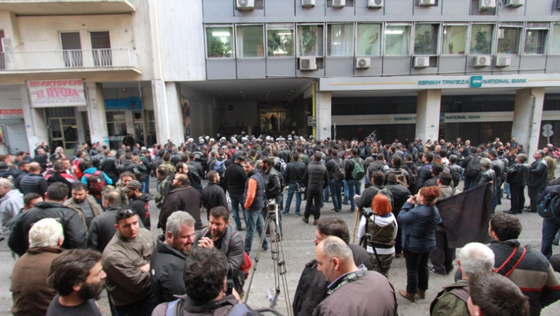 Σε κλοιό αγροτών από την Κρήτη το υπουργείο Αγροτικής Ανάπτυξης (vid&pics)