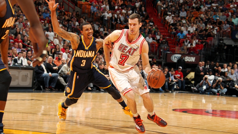 Ο Ντράγκιτς την έβγαλε από τα ρούχα της! (vid)