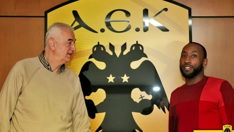 Στα γραφεία της ΑΕΚ ο Χόλντεν (pics)