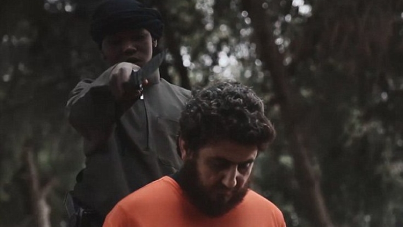 Βίντεο-σοκ του ISIS με παιδί να αποκεφαλίζει όμηρο (pics&vid)