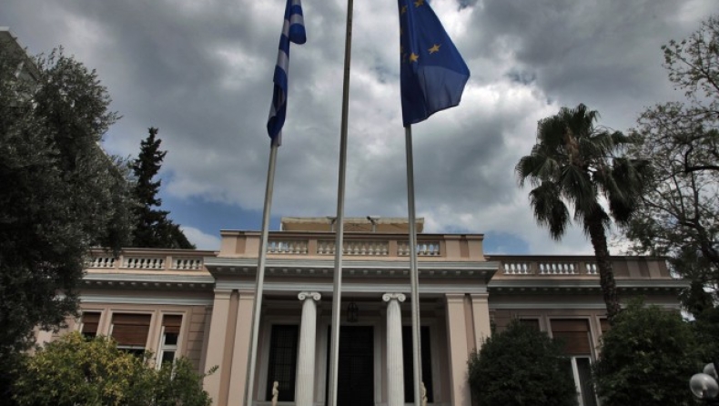 Πολεμικές σειρήνες στο Μαξίμου για τις τηλεοπτικές άδειες