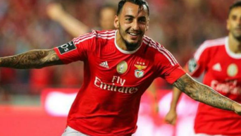 Μην σταματάς να τα κολλάς! (vid)