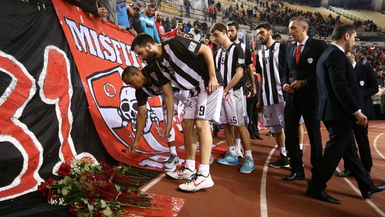 Λουλούδια από τους παίκτες του ΠΑΟΚ για τα θύματα της «Θύρας 7» (pics & vid)