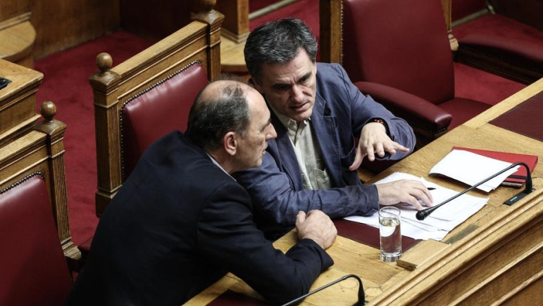 Σε εξέλιξη η συνάντηση με τους επικεφαλής των θεσμών – Τι συζητούν