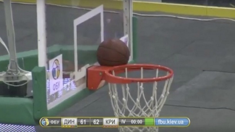 Σφήνωσέ το, αγόρι μου! Το σφήνωσε! Το σφήνωσε! (vid)