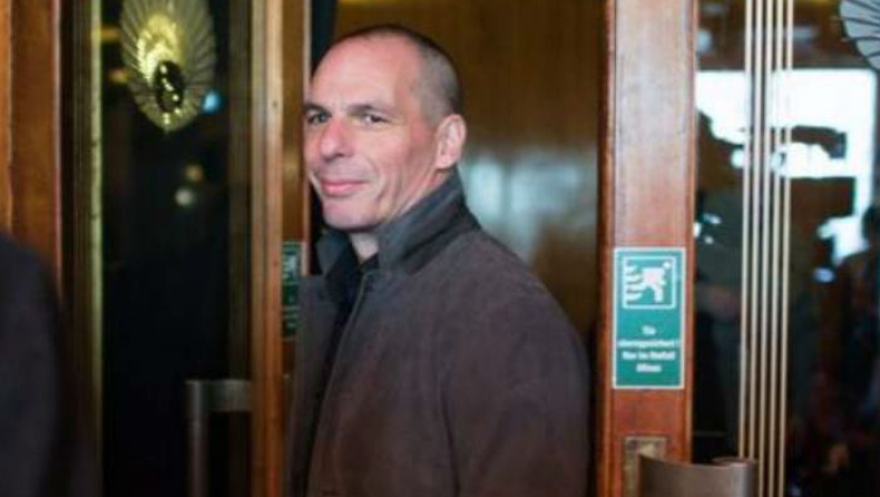 Αγριος καβγάς Βαρουφάκη με τον ανταποκριτή του Mega (vid)