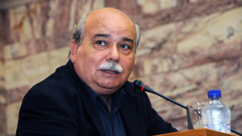 Νίκος Βούτσης: Μέχρι τέσσερις οι τηλεοπτικές άδειες