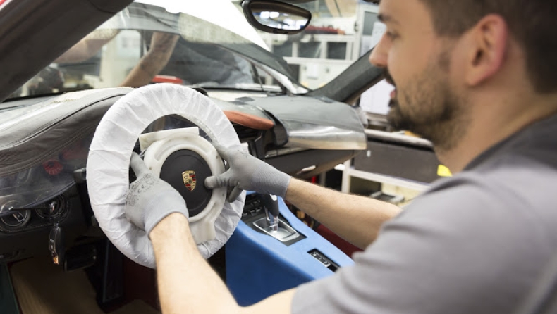 Σπάει ρεκόρ και γιορτάζει η Porsche