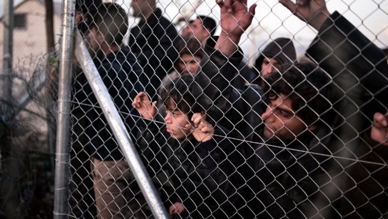 Τα Σκόπια απειλούν με σύγκρουση ενώ η Ελλάδα «βουλιάζει» από πρόσφυγες