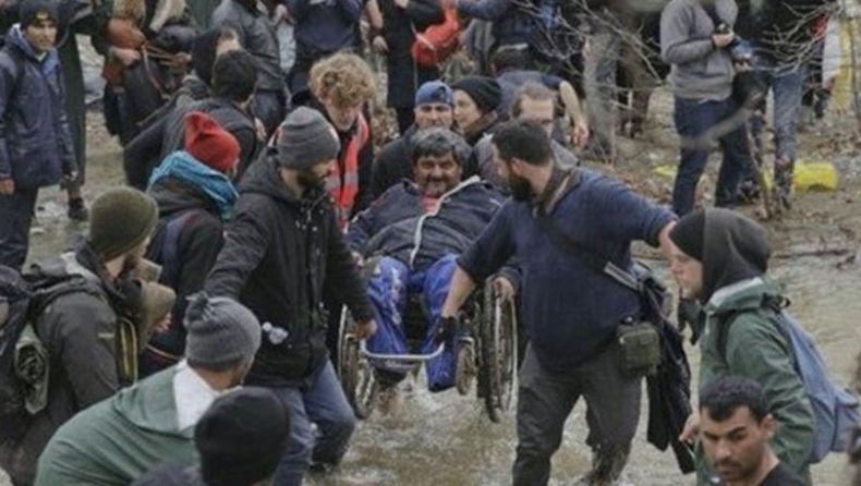 Συγκλονίζει ο ανάπηρος πρόσφυγας στην Ειδομένη: Ένιωσα ότι με σκότωναν