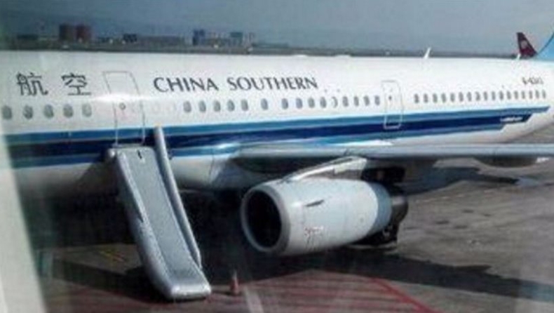 Κίνα: Αντί για την τουαλέτα άνοιξε την έξοδο κινδύνου του αεροπλάνου