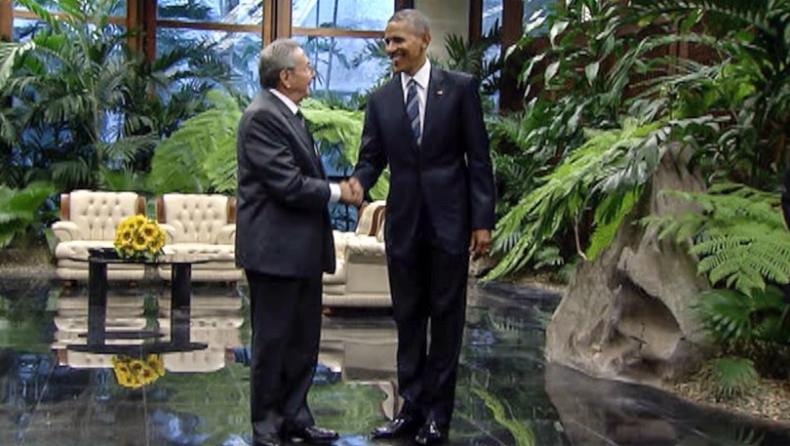 Ιστορική συνάντηση Ομπάμα - Κάστρο: Σπάει ο πάγος ανάμεσα στις δύο χώρες (pics)