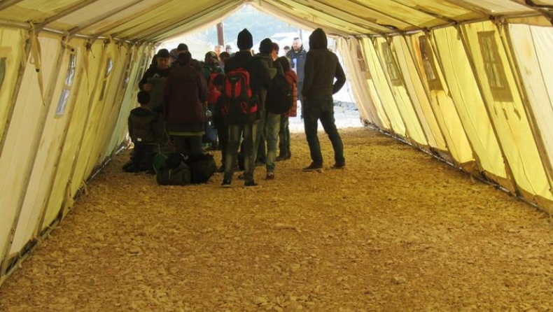Iωάννινα: Eνταση έξω από δύο κέντρα φιλοξενίας προσφύγων
