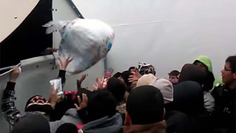 Λάρισα: Εικόνες ντροπής στον προσφυγικό καταυλισμό (vid)