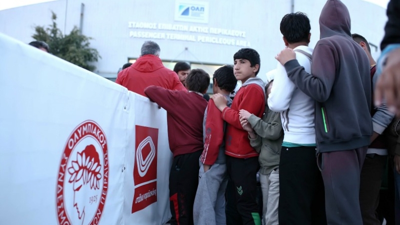 Παίκτες του Ολυμπιακού ξανά δίπλα στους πρόσφυγες