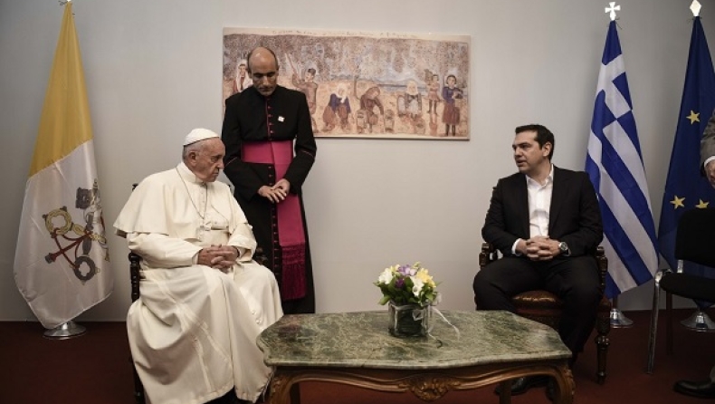 Παίρνει 10 πρόσφυγες μαζί του ο Πάπας Φραγκίσκος