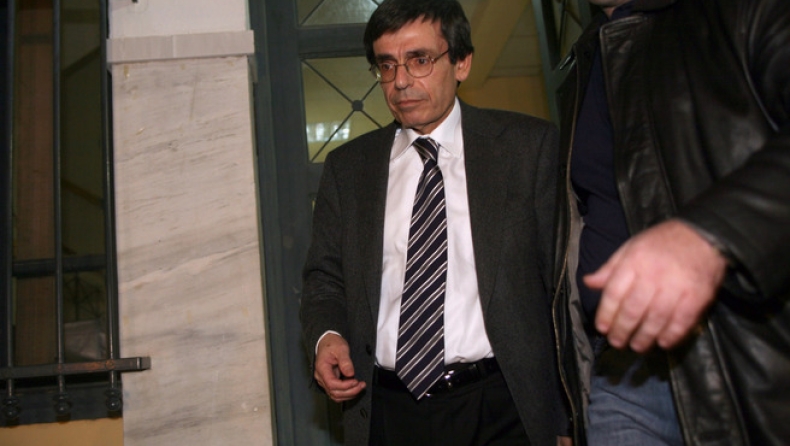 Πέθανε το πρωί ο Γιάννης Αγγέλου