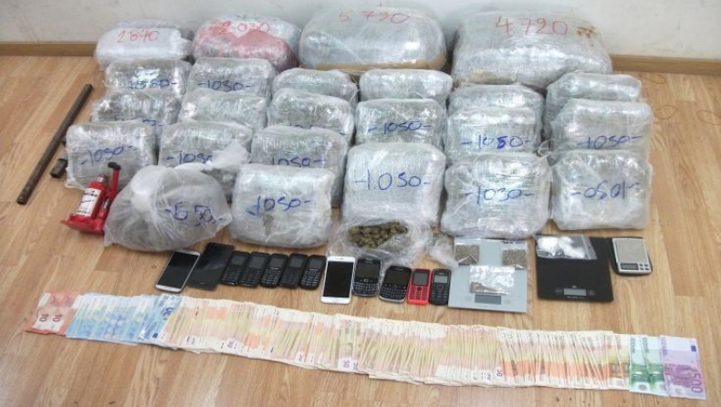 Συνελήφθησαν σε Καλλιθέα και Άλιμο μέλη εγκληματικής ομάδας που έφερνε ναρκωτικά