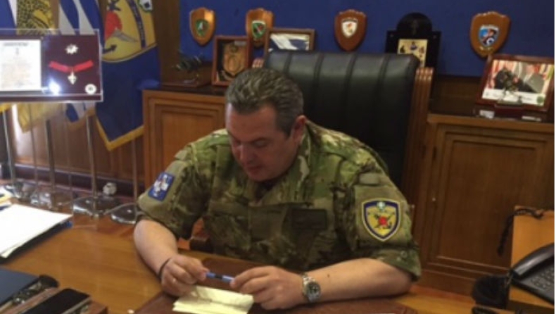 Κομάντο ο Καμμένος, ξύπνησε και διέταξε άσκηση (pic)